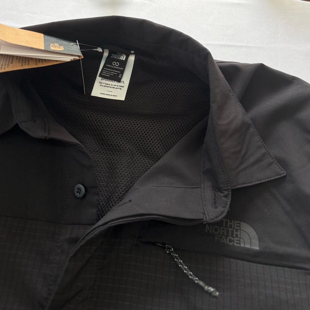 The North Face Women’s Black Lightrange Short Sleeve Button Up Top Sz Med NWT - Picture 8 of 11